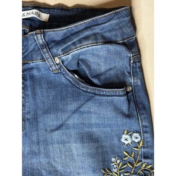 9th & Main Women's Light Blue Distressed Floral Embroidered Flare Jeans Size 8 - Picture 5 of 12